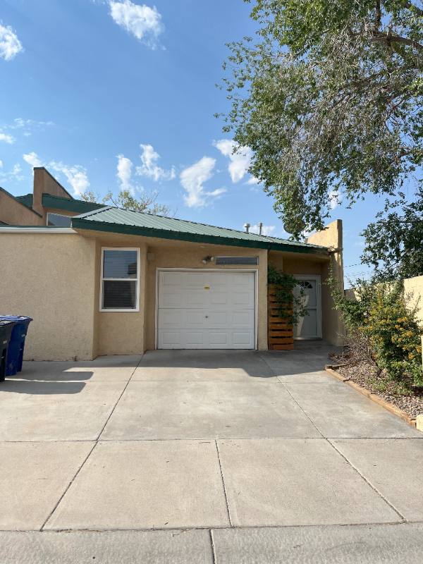 Townhouse for rent at 5604 Del Oeste Rd NW, Albuquerque, NM 87105