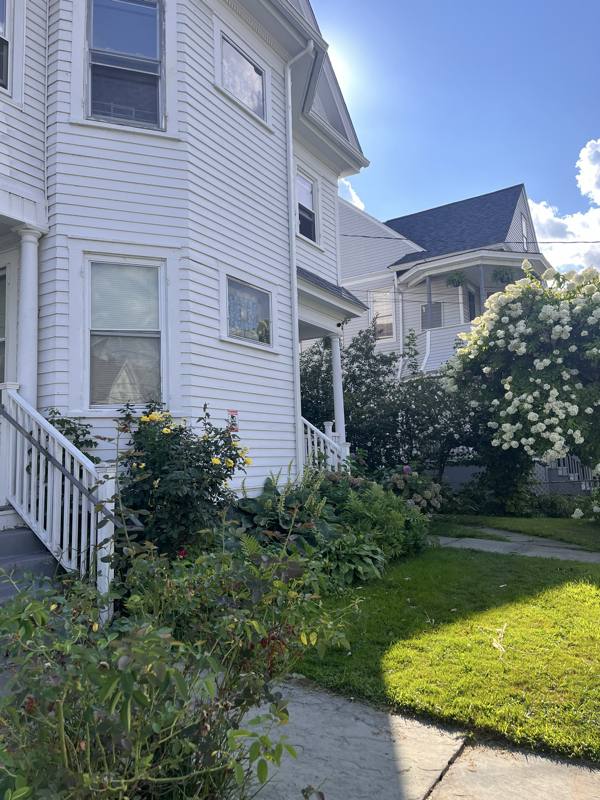 Apartment for rent at 127 Sargeant St #2, Hartford, CT 06105