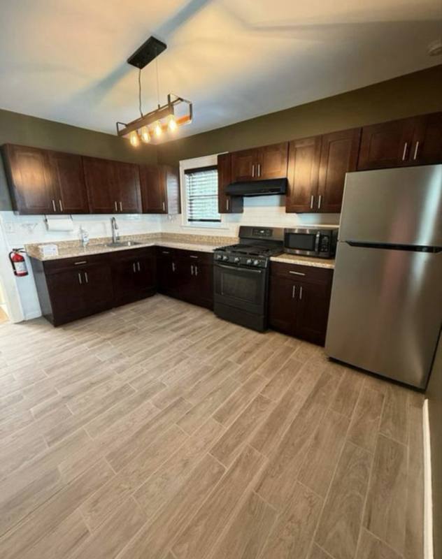 Townhouse for rent at 590 Chestnut St, Orange, NJ 07050