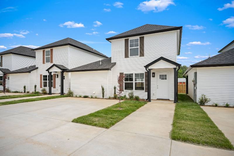 Townhouse for rent at 104 Hobson St, McMinnville, TN 37110