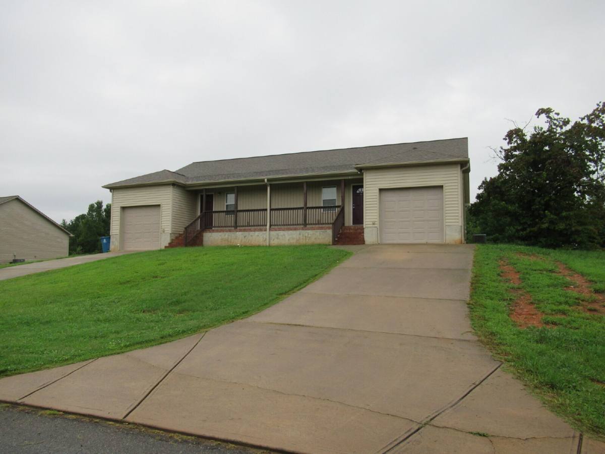 Townhouse for rent at 1990 Glen Manor Court, Lincolnton, NC 28092