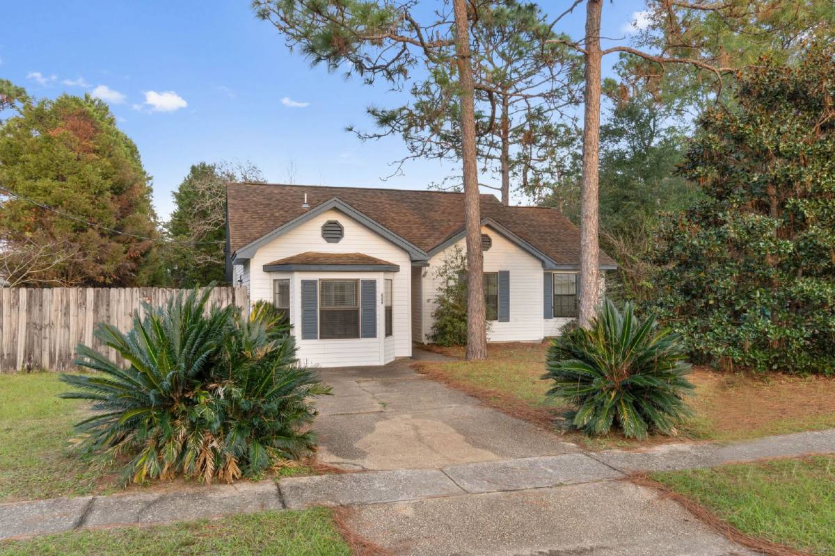 House for rent at 333 Hudson Dr, Crestview, FL 32539