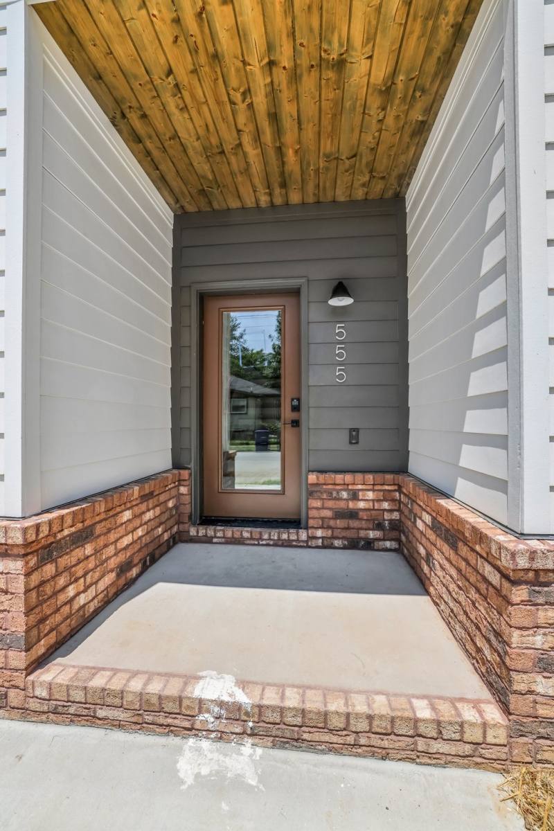 Townhouse for rent at 555 S Lyerly St, Chattanooga, TN 37404