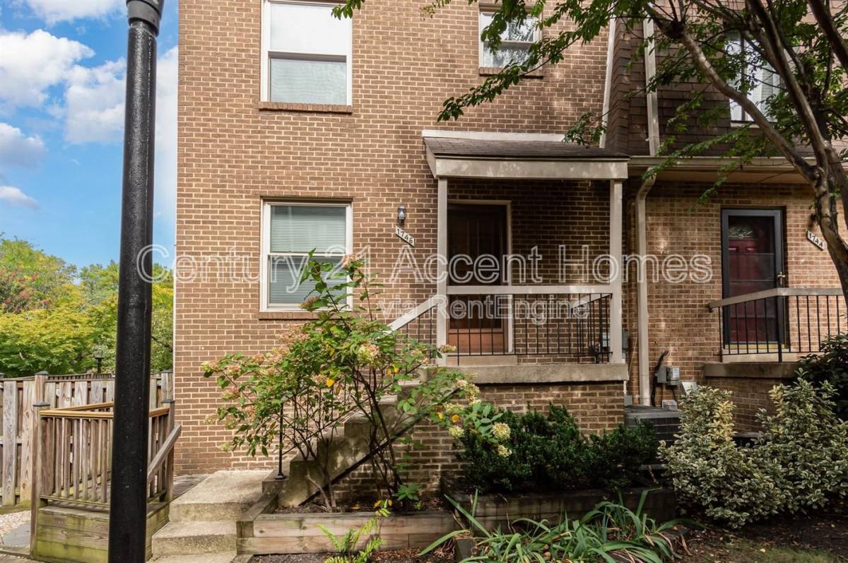Apartment for rent at 1746 Dogwood Dr, Alexandria, VA 22302