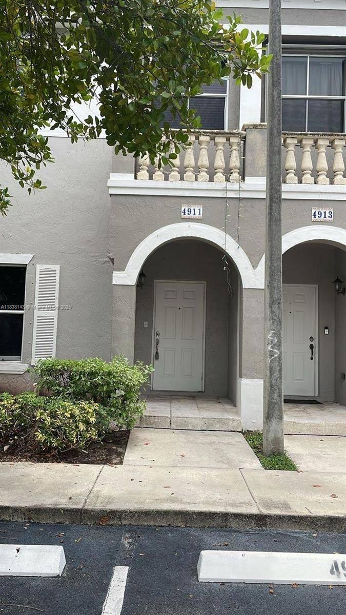 Townhouse for rent at 4911 SW 140th Terrace #6, Hollywood, FL 33027