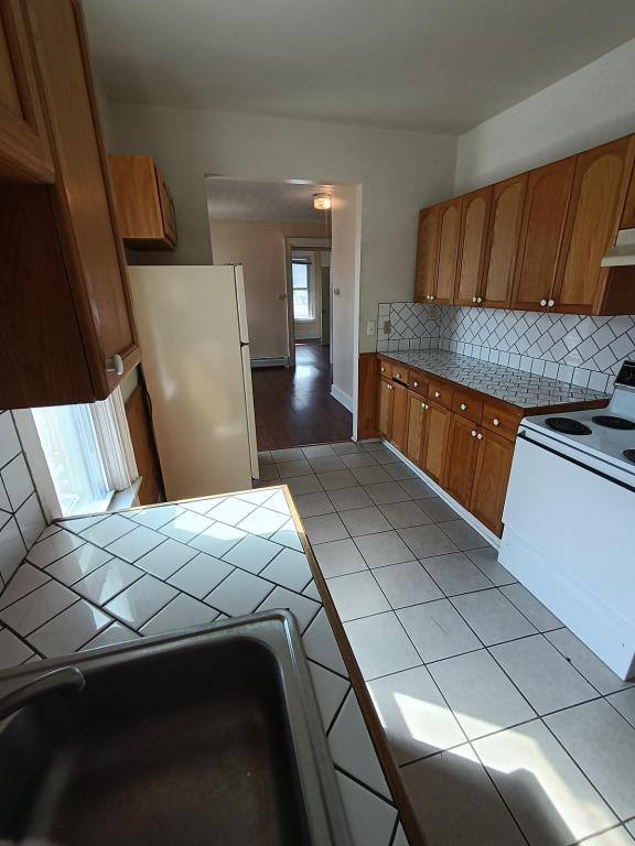 House for rent at 353-355 Forest Ave, 1R, Amsterdam, NY 12010
