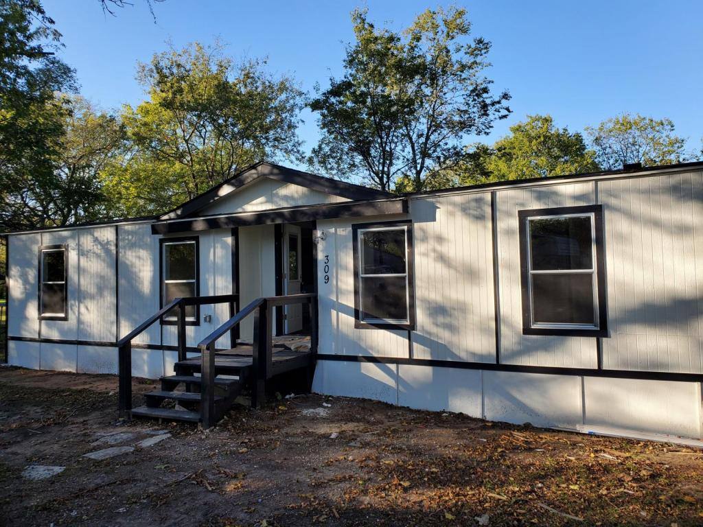 House for rent at 309 W Gentry St, Bells, TX 75414