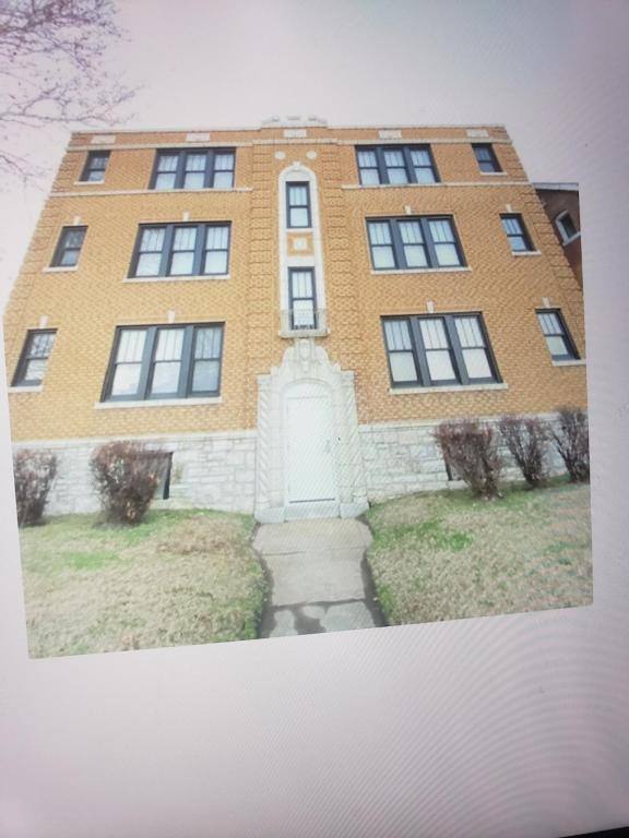 Apartment for rent at 3611 Osceola St, Saint Louis, MO 63111