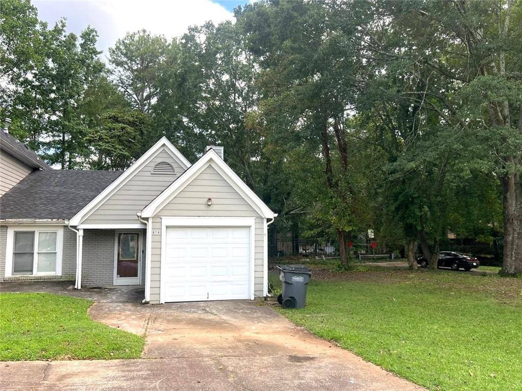Townhouse for rent at 8114 Woodlake Dr, Riverdale, GA 30274
