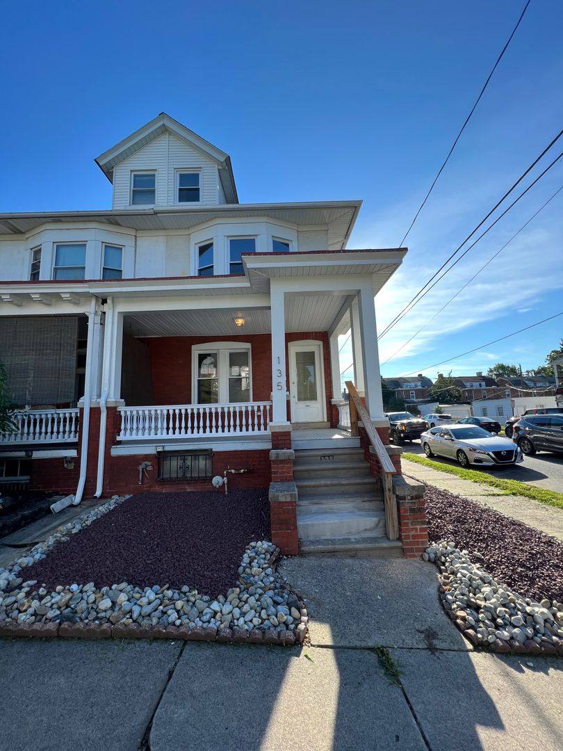 Apartment for rent at 135 S W St, Allentown, PA 18102