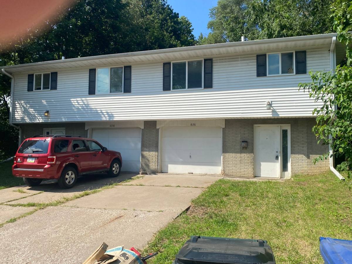 Apartment for rent at 1656 W 15th St, Davenport, IA 52804