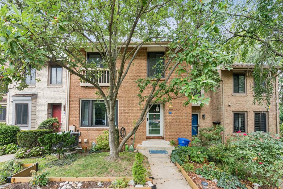 Townhouse for rent at 2009 Swans Neck Way, Reston, VA 20191