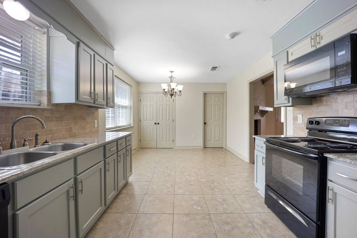 House for rent at 8900 Shadow Bluff, Denham Springs, LA 70726