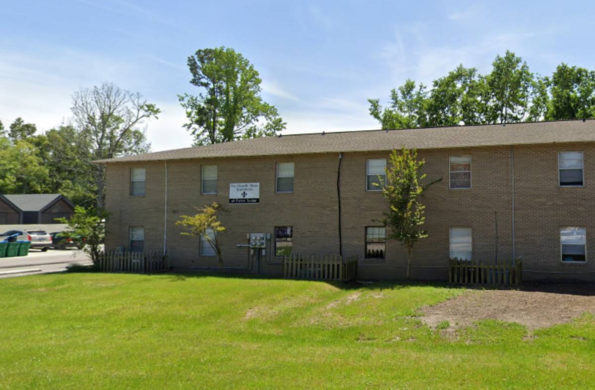 Apartment for rent at 318 Porter Ave, Ocean Springs, MS 39564