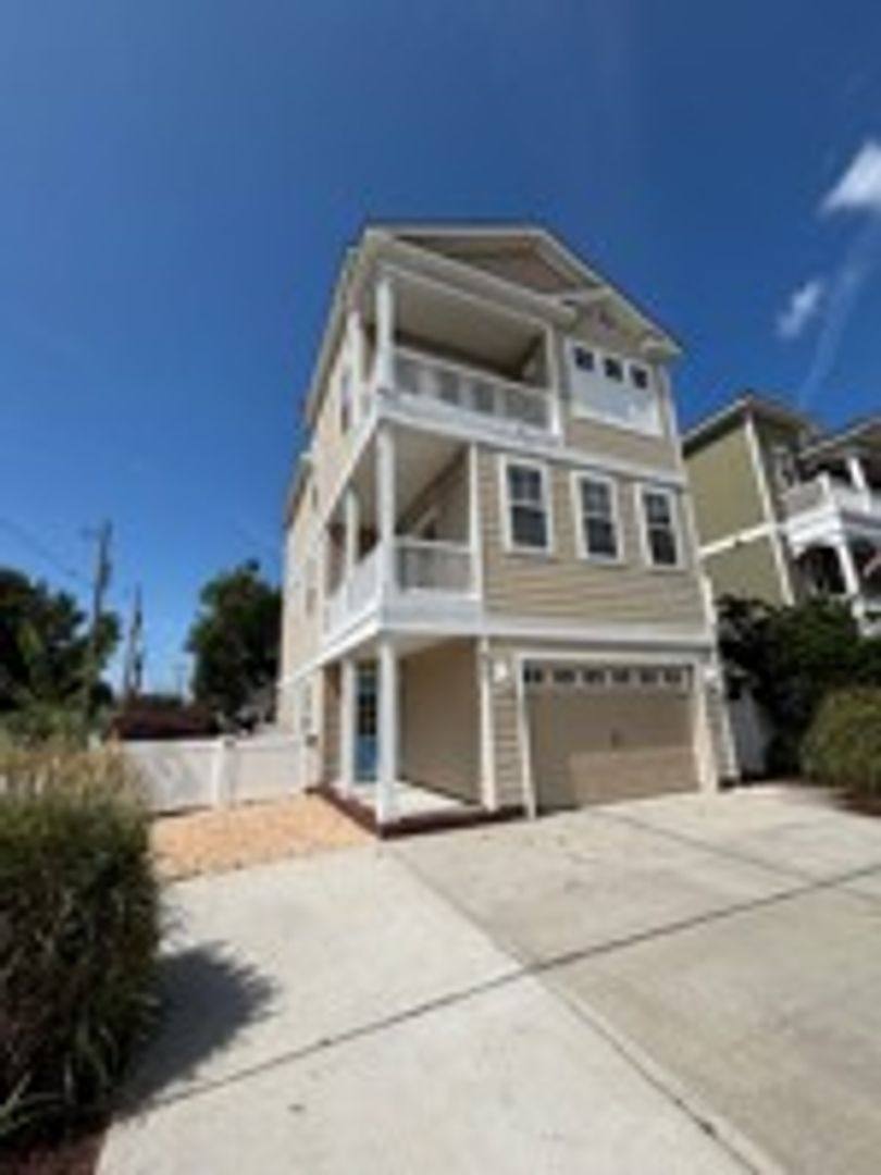 House for rent at 637 12th St, Virginia Beach, VA 23451