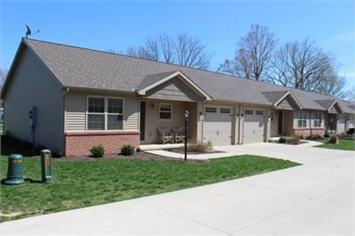 Apartment for rent at 107 E State St, Mahomet, IL 61853