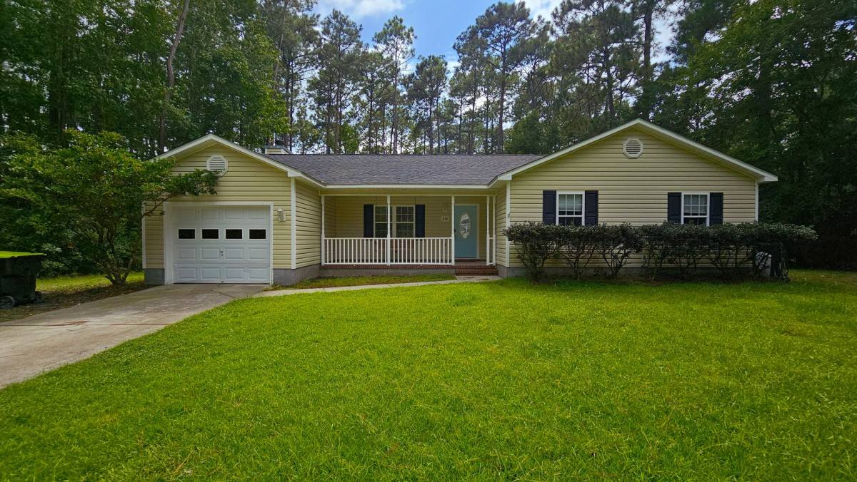 House for rent at 830 Wood Creek Dr, Hubert, NC 28539
