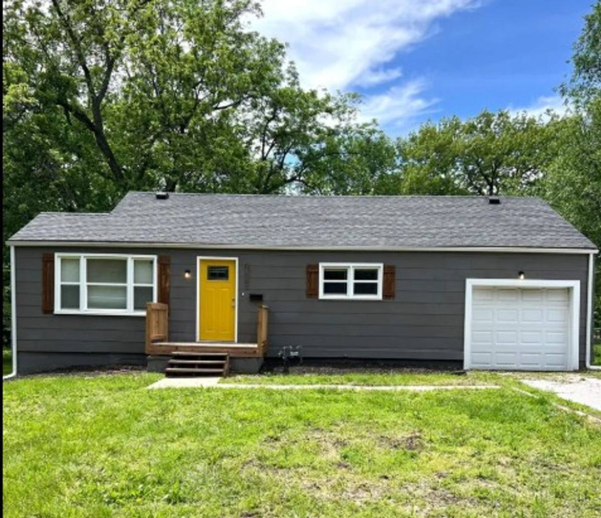 House for rent at 8604 Greenwood Rd, Kansas City, MO 64138