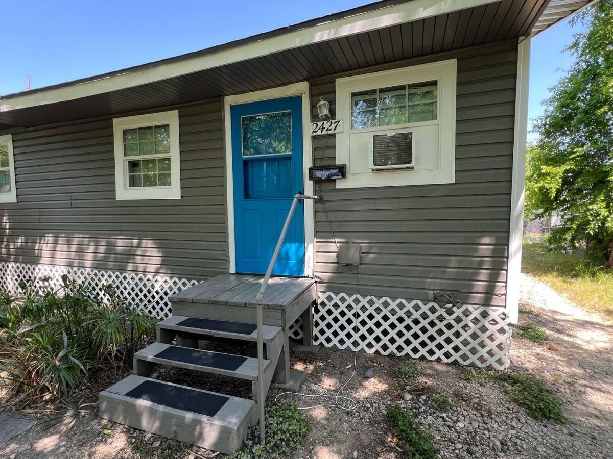 Apartment for rent at 2401 Franklin St, Beaumont, TX 77701