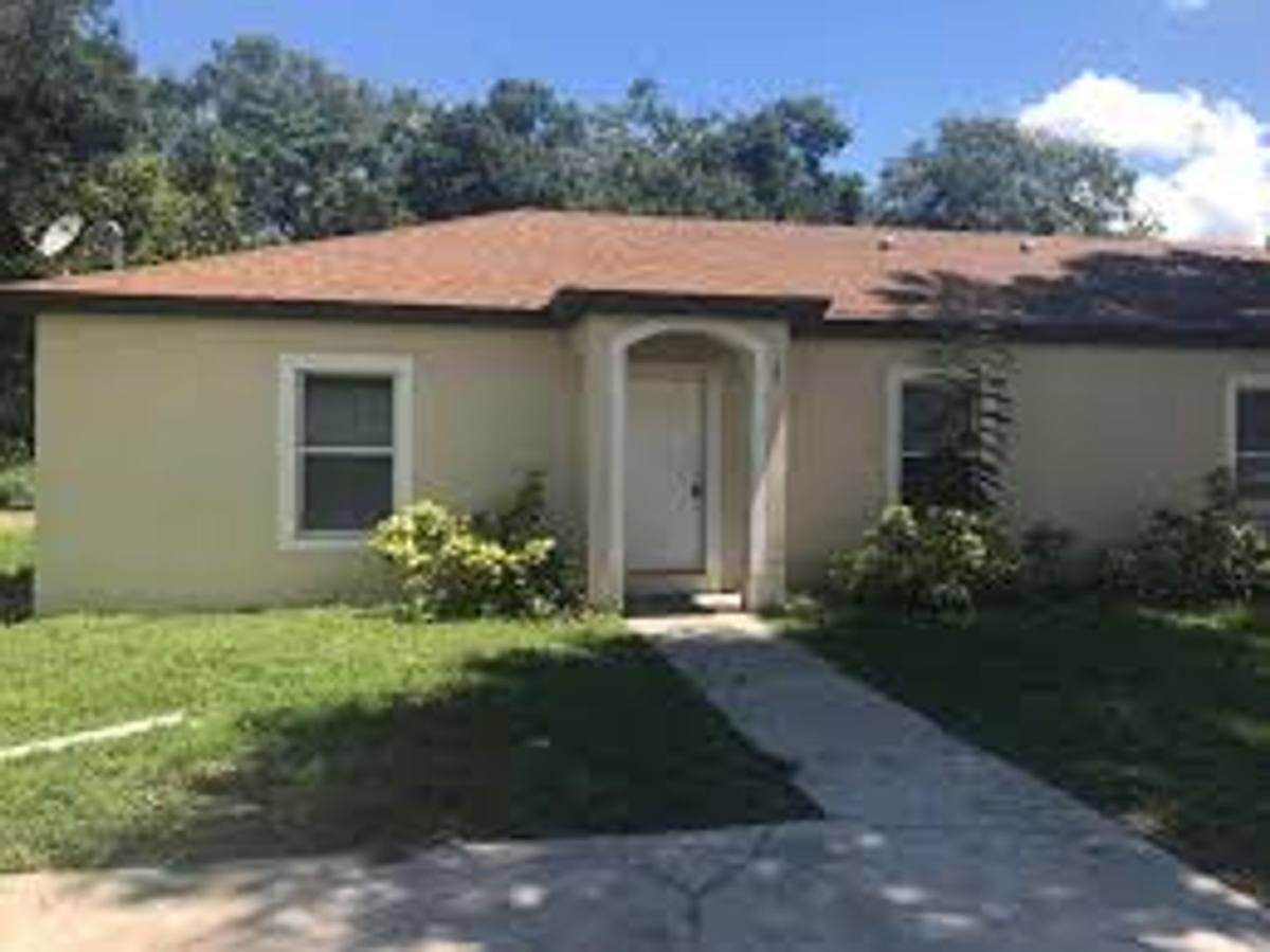 House for rent at 33 W 13th St, Apopka, FL 32703