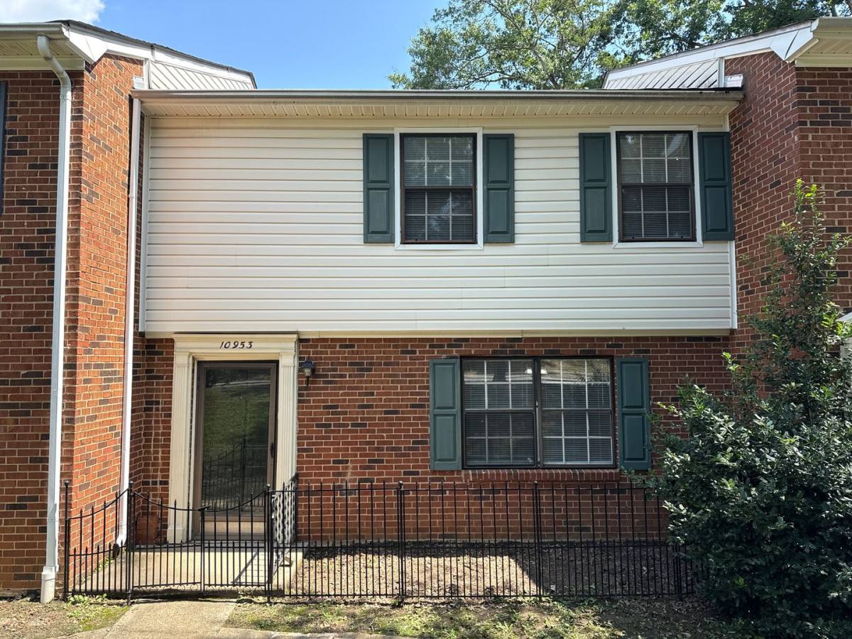 Townhouse for rent at 10953 Park Rd, Charlotte, NC 28226
