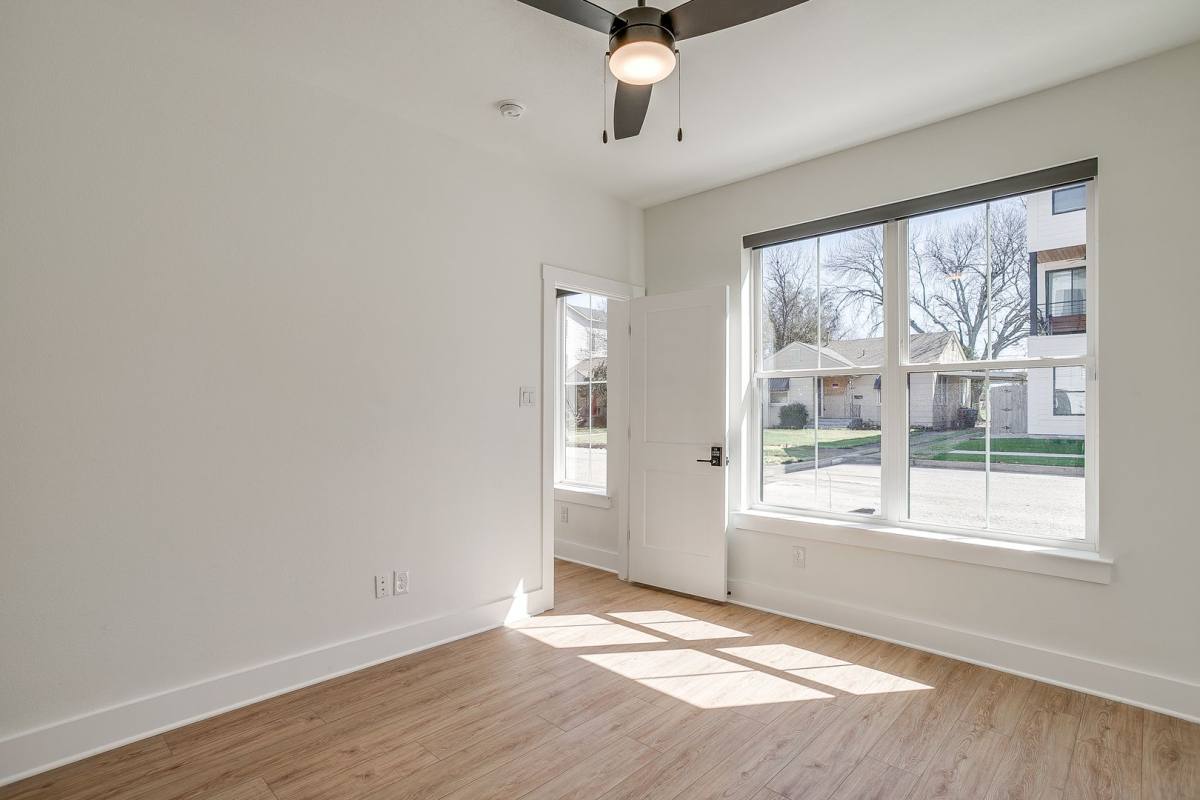 Apartment for rent at 2322 Benbrook Blvd, Fort Worth, TX 76110