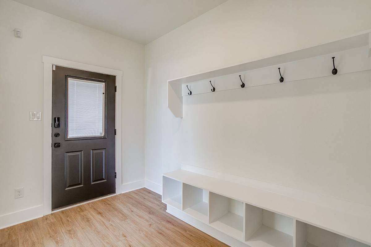 Apartment for rent at 2322 Benbrook Blvd, Fort Worth, TX 76110