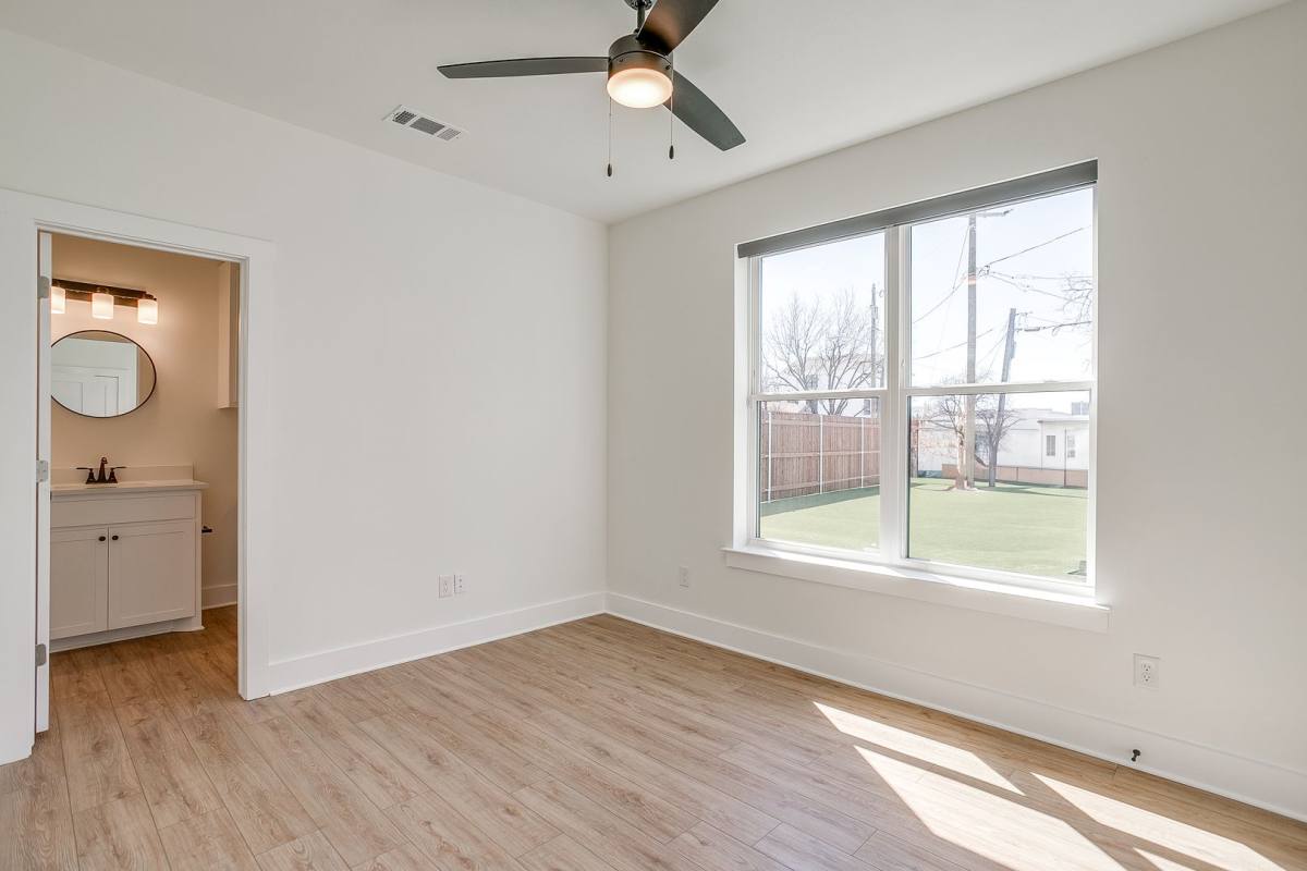 Apartment for rent at 2322 Benbrook Blvd, Fort Worth, TX 76110