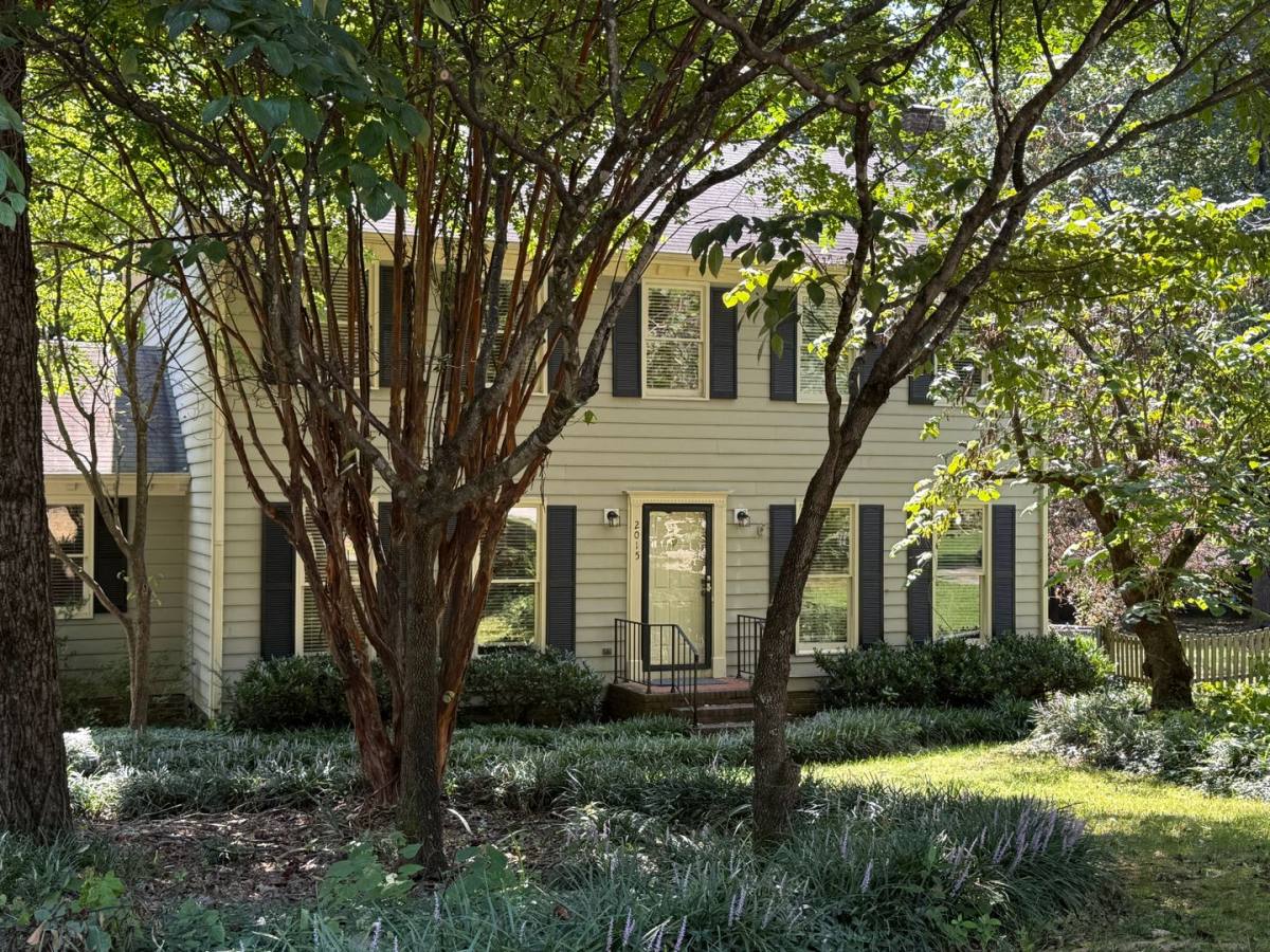 House for rent at 2015 Warwickshire Dr, Greensboro, NC 27455