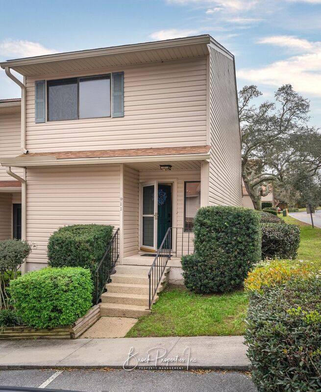 Townhouse for rent at 911 Brookside Court, Pensacola, FL 32503