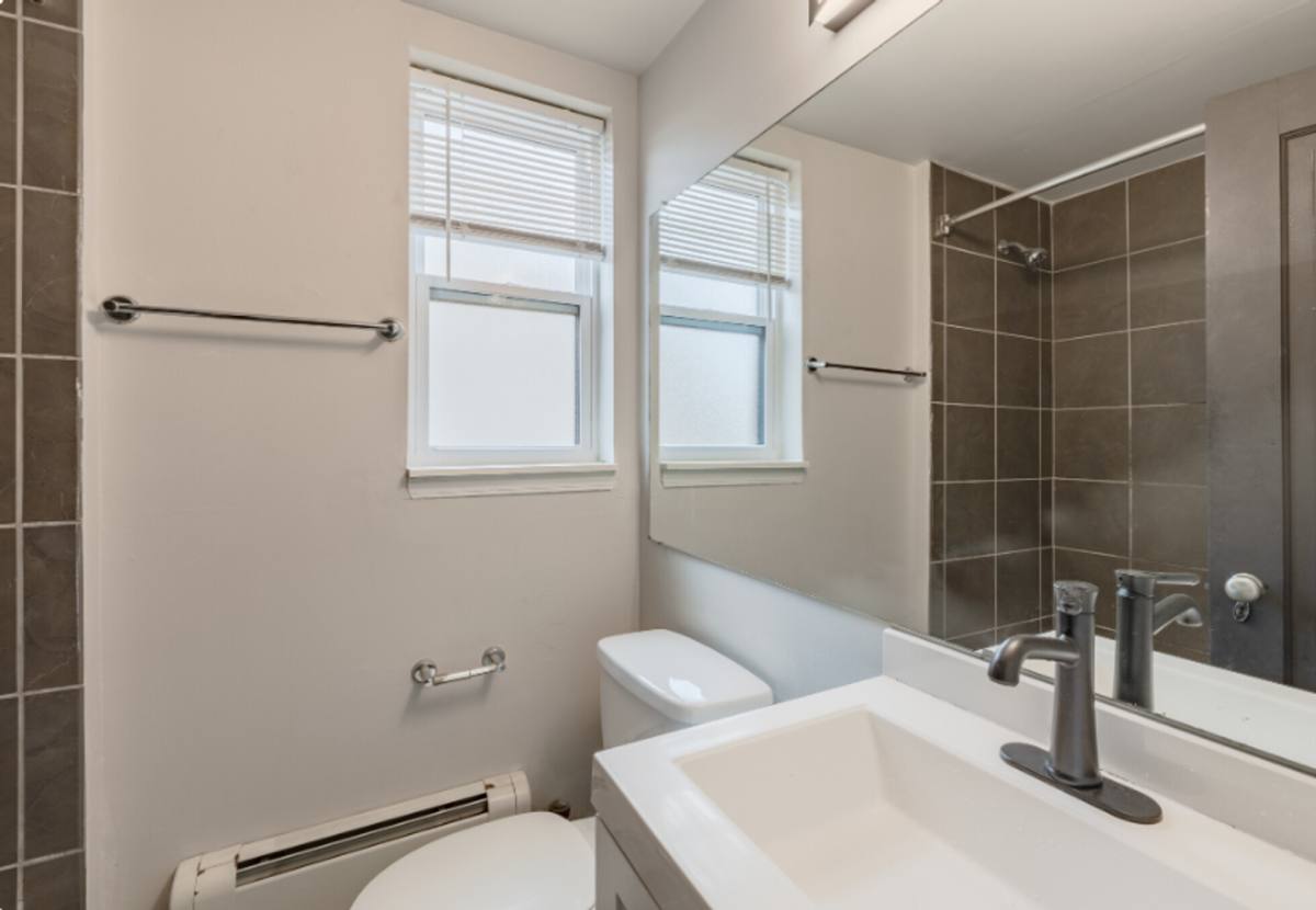 Apartment for rent at 310 W Sixth St, Royal Oak, MI 48067