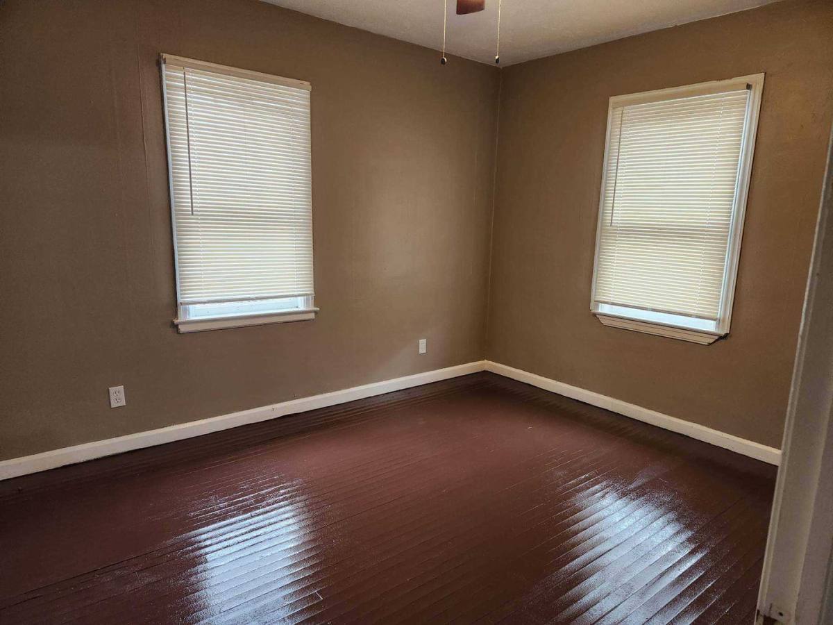 Apartment for rent at 235 N Oakland Ave, Indianapolis, IN 46201