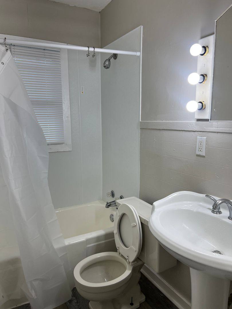 Apartment for rent at 235 N Oakland Ave, Indianapolis, IN 46201