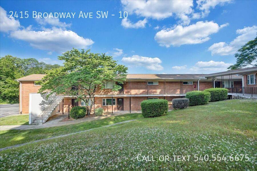 Apartment for rent at 2415 Broadway Ave SW #10, Roanoke, VA 24014