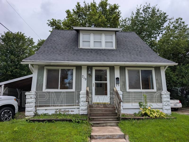 House for rent at 719 Marsh St, Waterloo, IA 50701