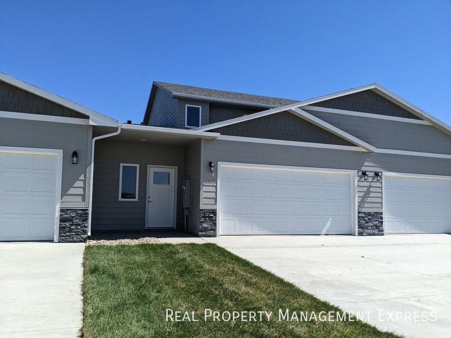 Townhouse for rent at 5404 S Dubuque Ave, Sioux Falls, SD 57108