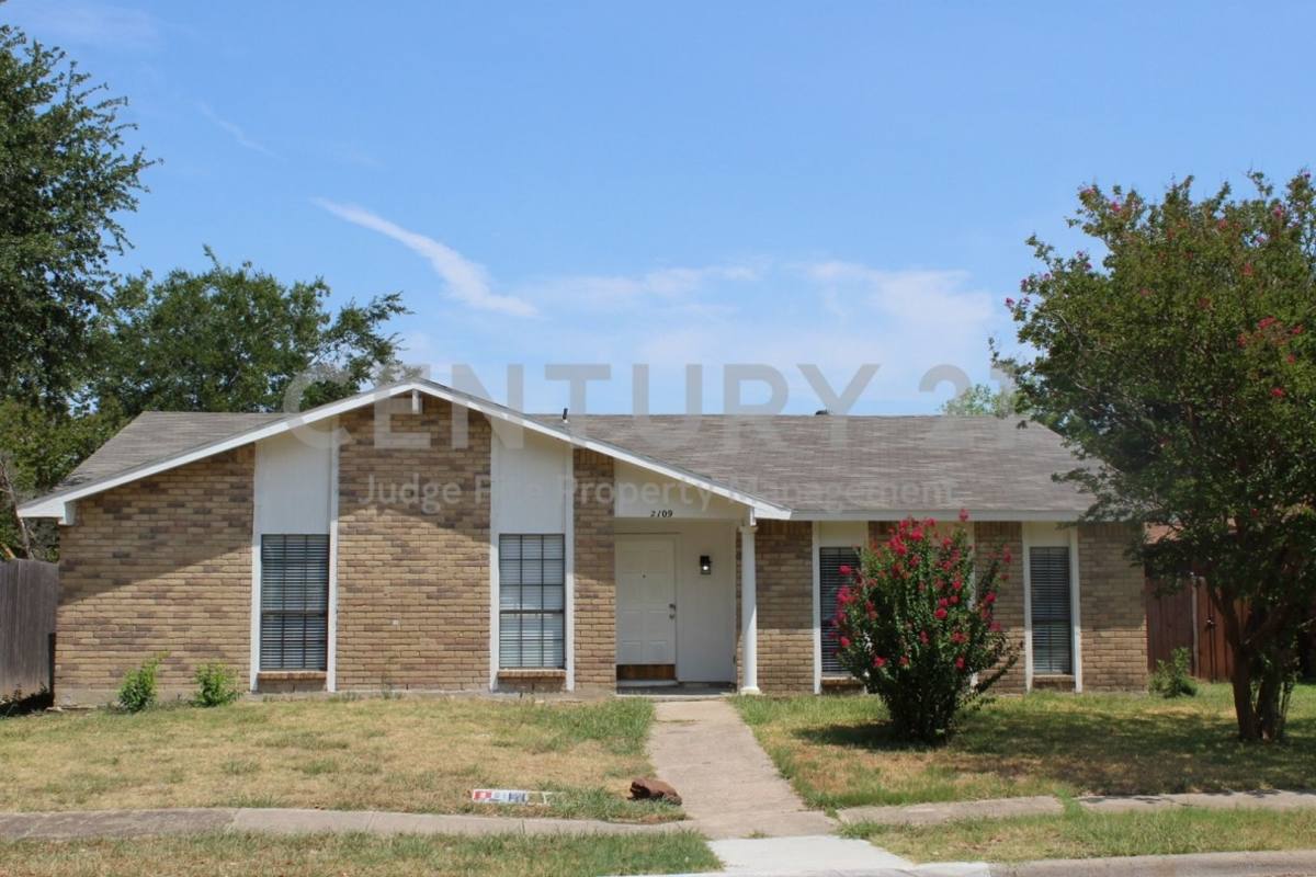 House for rent at 2109 Meadfoot Rd, Carrollton, TX 75007