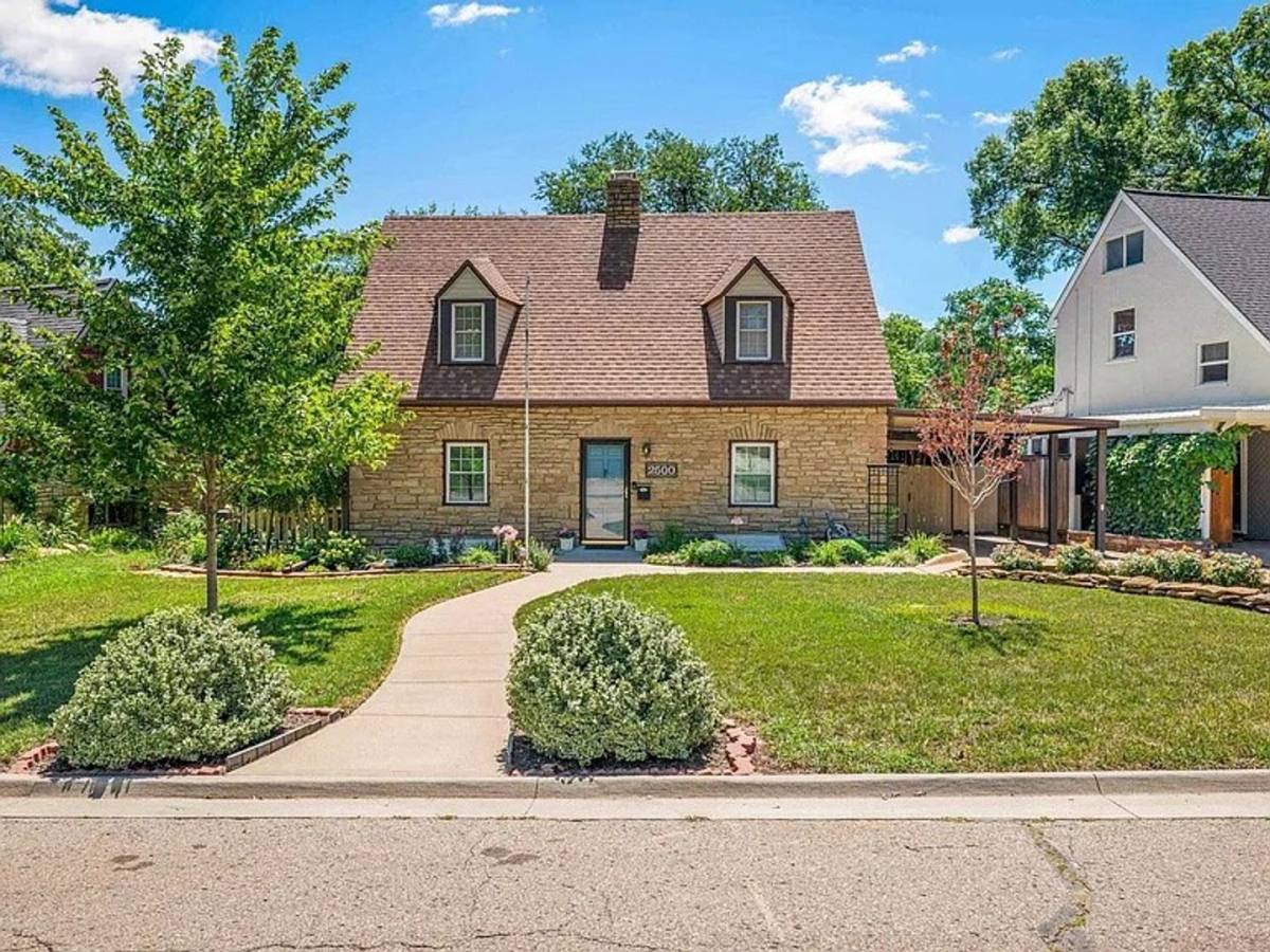 House for rent at 2500 SW Granthurst Ave, Topeka, KS 66611
