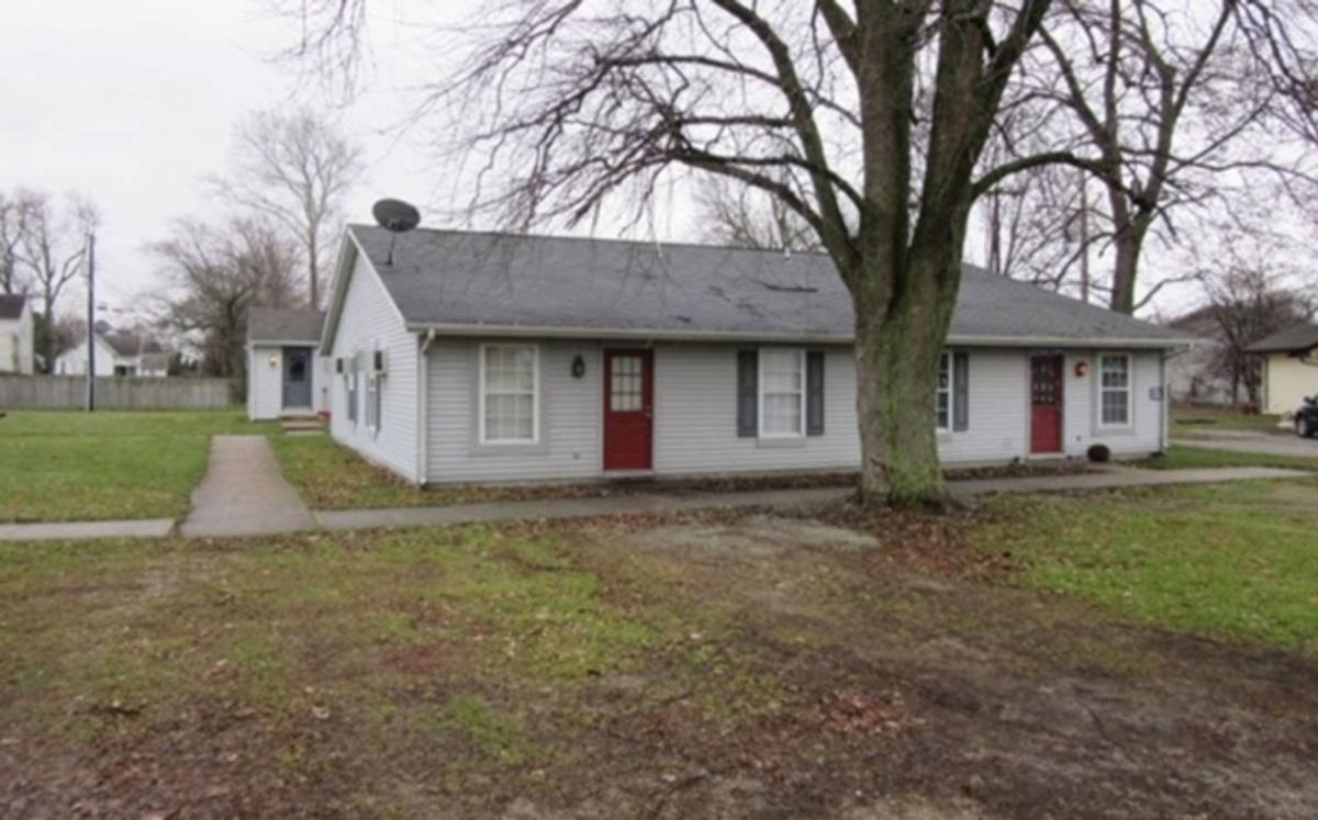 Apartment for rent at 321 Vine St, Linden, IN 47955