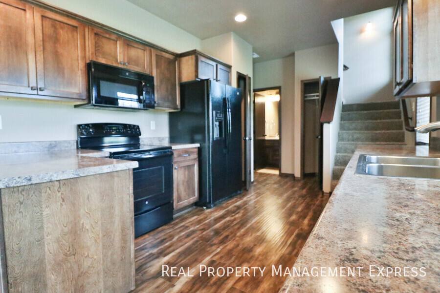 Townhouse for rent at 7515 S Brookside Place, Sioux Falls, SD 57108