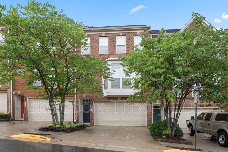Townhouse for rent at 8436 Kirby Lionsdale Dr, Fairfax Station, VA 22039