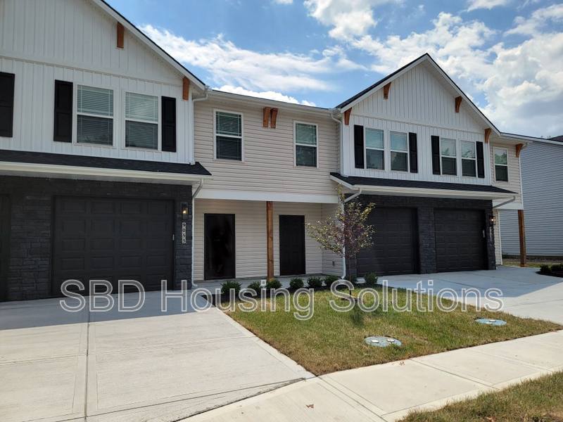 Townhouse for rent at 9053 E 85th Place, Kansas City, MO 64138