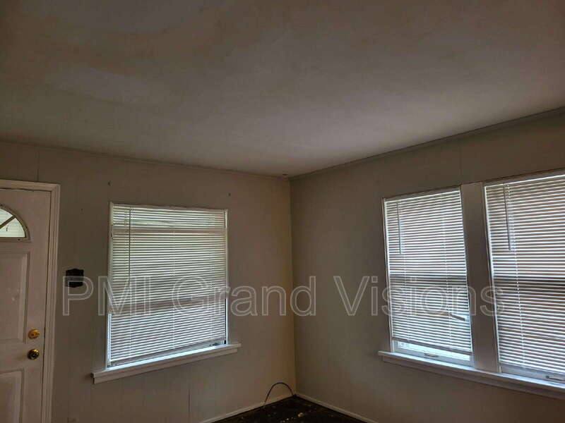 House for rent at 1553 N Walnut Grove Ave, Decatur, IL 62526