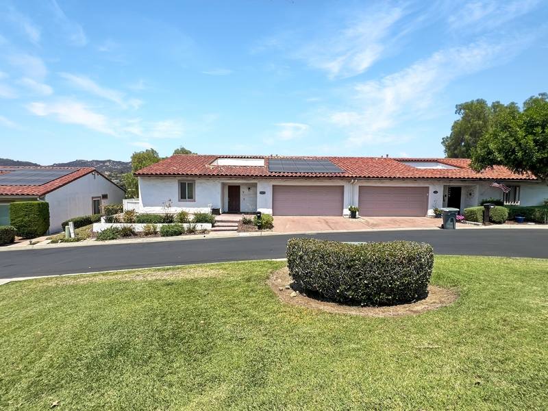 Townhouse for rent at 1334 Miraflores Glen, Escondido, CA 92026