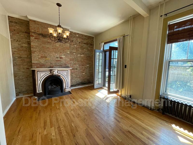 Townhouse for rent at 356 Hamilton St #1, Albany, NY 12210