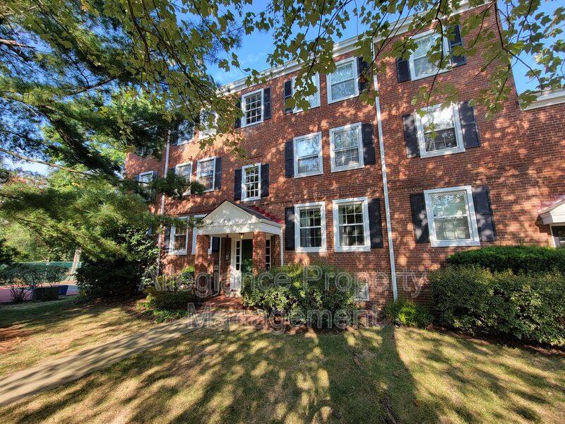 House for rent at 4903 S 30th St #B-2, Arlington, VA 22206