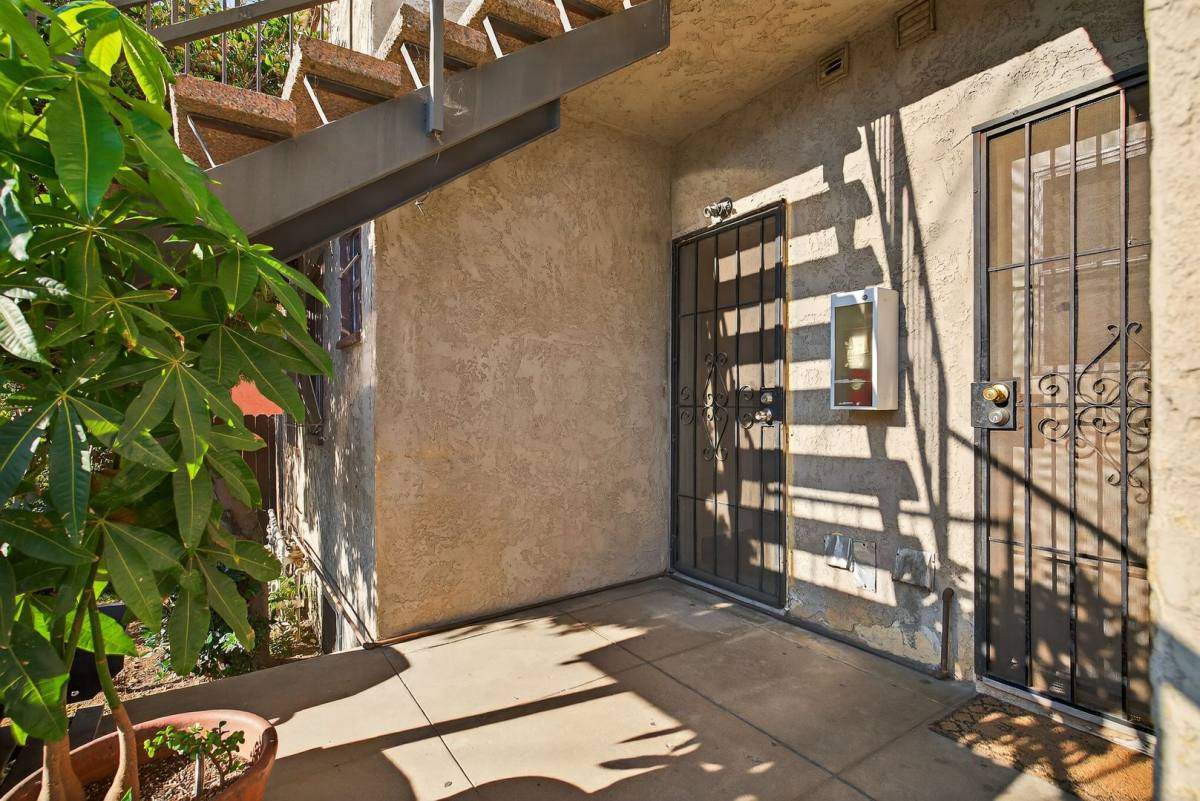 Apartment for rent at 1101 Orizaba Ave, Long Beach, CA 90804