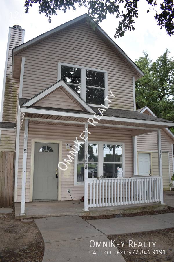 House for rent at 124 W Park Ave, Sherman, TX 75090