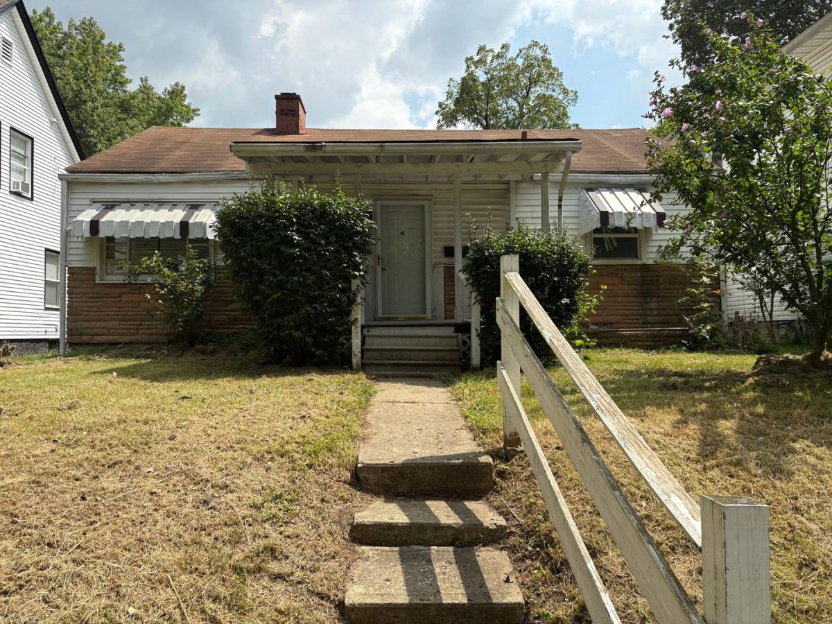 House for rent at 136 N Ogden Ave, Columbus, OH 43204