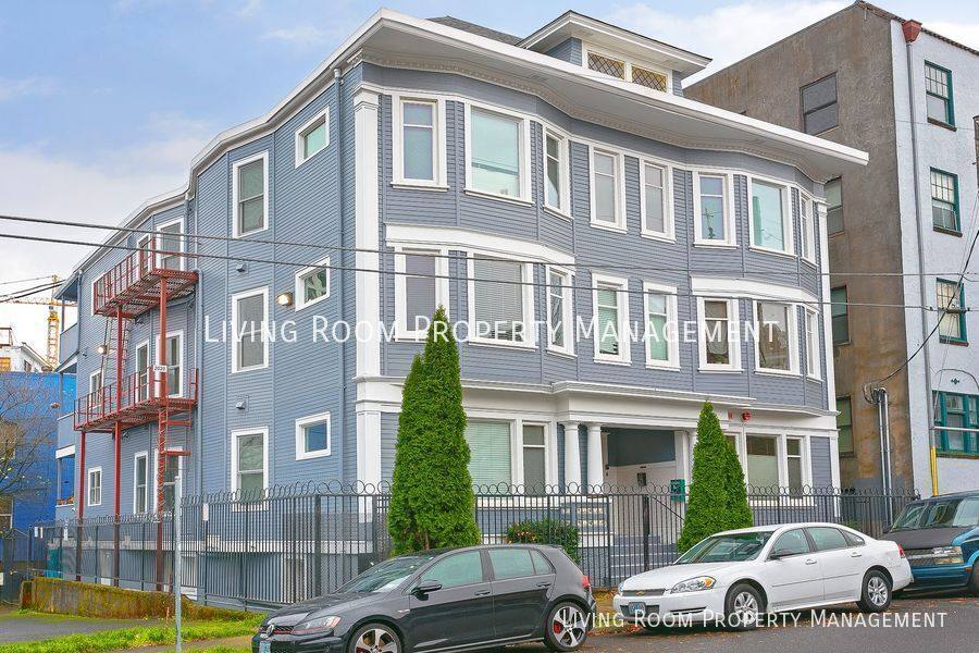 Condo for rent at 1714 NW Couch St #16, Portland, OR 97209